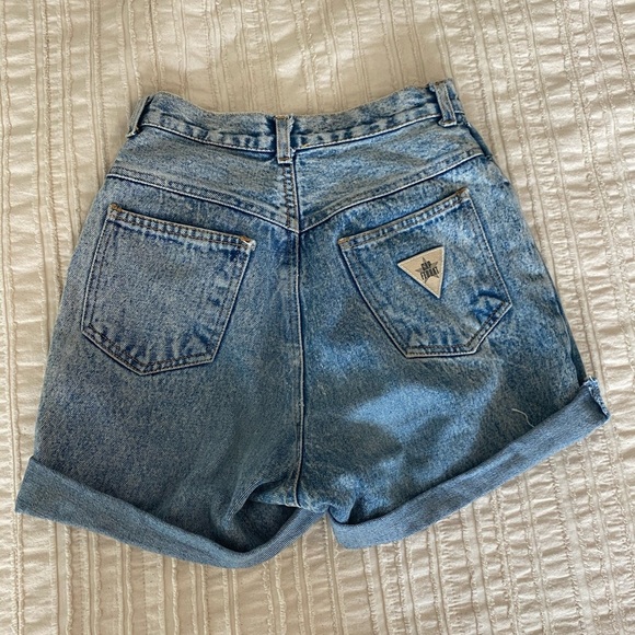 Vintage Mom shorts 🌞 - Picture 3 of 11